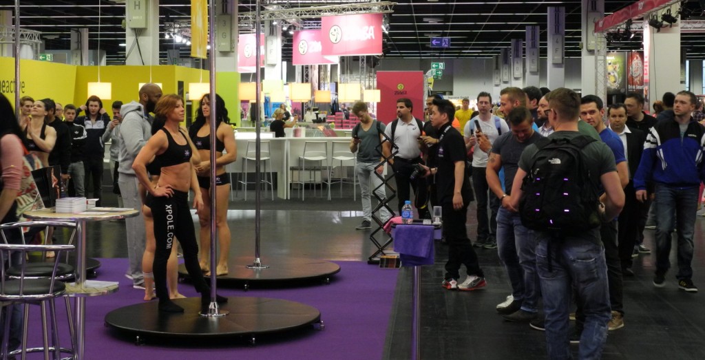 Damen links - Herren rechts.