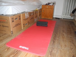 Die Trainingsmatte ist das erste Fitnessgerät des Tages