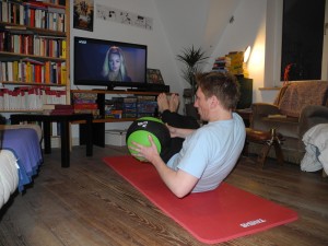 Die Henok-Bauchmuskelübung zur Kräftigung und Frühstücksfernsehen zur Information