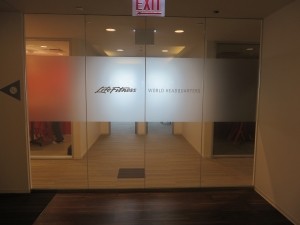 Hinter diesen Türen werden Fitnessgeräte entwickelt.